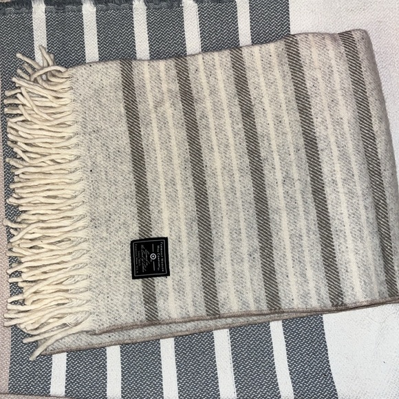 Faribault Woolen Mill Company Scarf - Picture 2 of 2